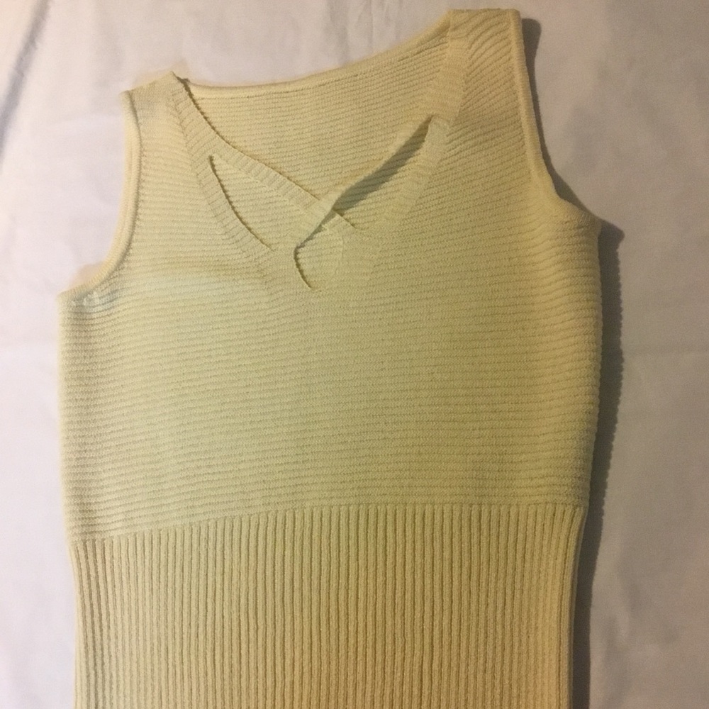 St. John Sport Beige Wool Sleeveless Sweater Vest